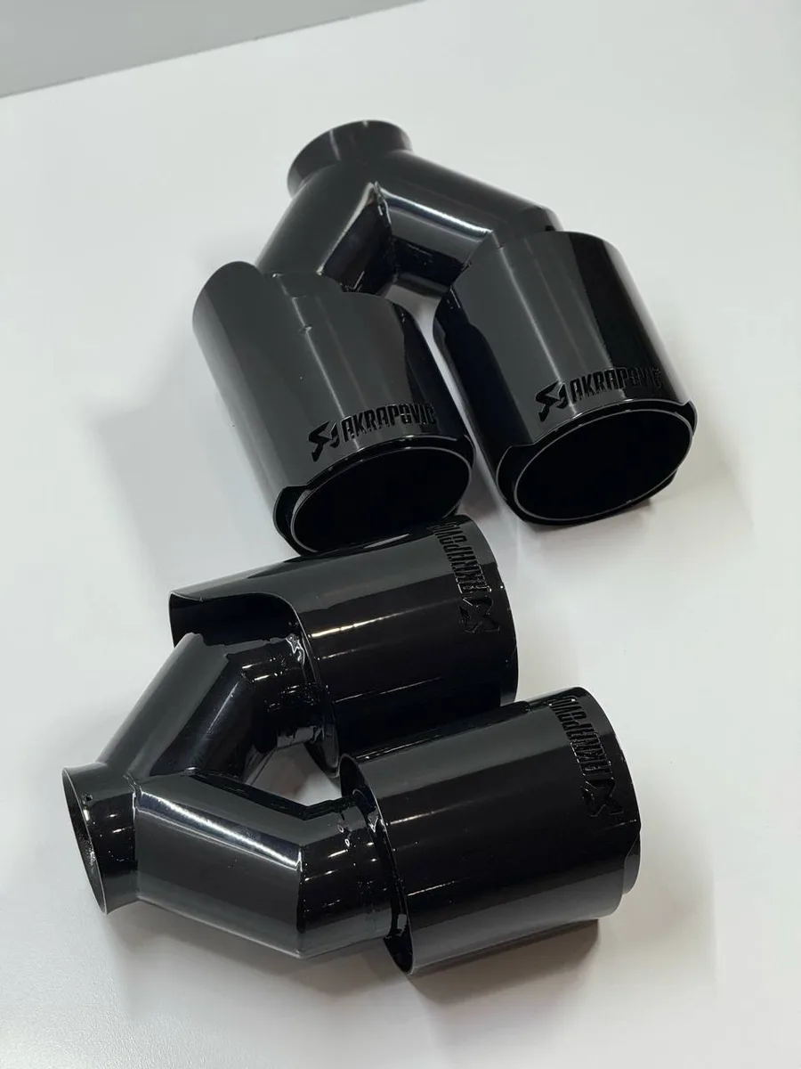 Насадки в стиле Akrapovic вход 63 выхода по 102 (чёрный глянец) цена за пару